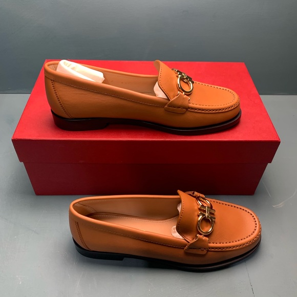 Salvatore Ferragamo Women’s reversible Rolo Gancini Loafers - Picture 6 of 10